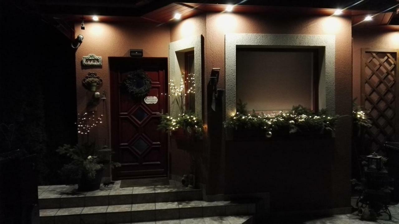 Nyirjes Vendeghaz Hotel Balassagyarmat ภายนอก รูปภาพ